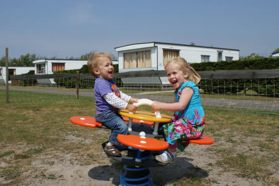 Sanne en Daan 20 5 2011 speeltuin