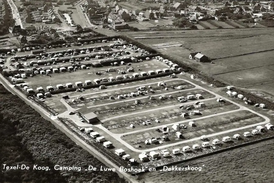 Ansichtkaar Texel De Koog camping De Luwe Boshoek en Dekkerskoog nikadel gras 2