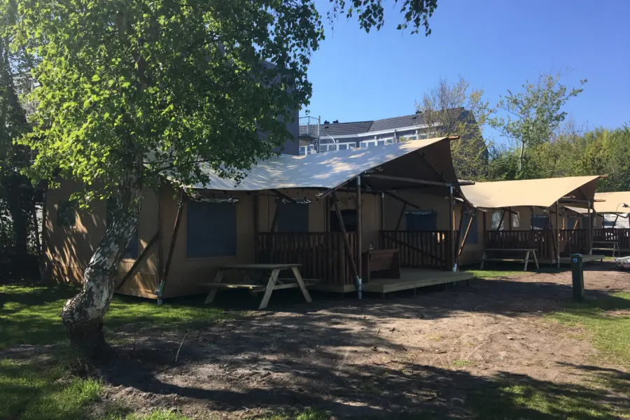 Camping Coogherveld neerzetten lodges 4p juni 2018