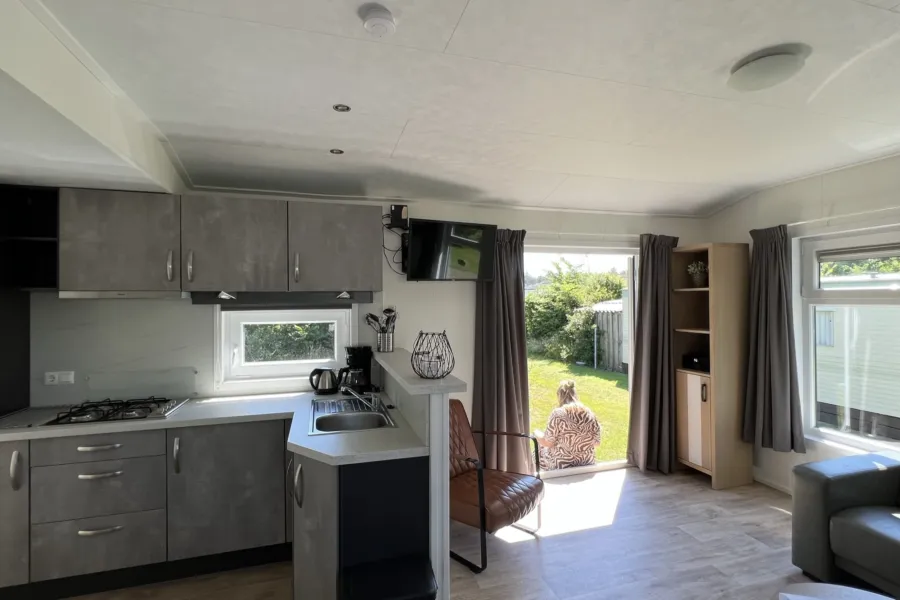 Texelse chalet Coogherveld Type 4 keuken en openslaande deuren